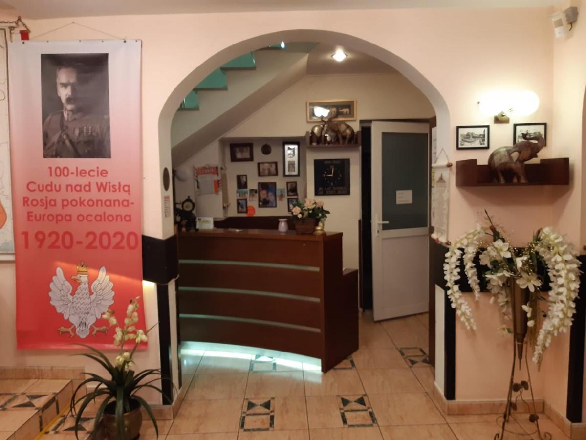 Albert Turystyczne Uslugi Hotelarskie Varšava Exteriér fotografie